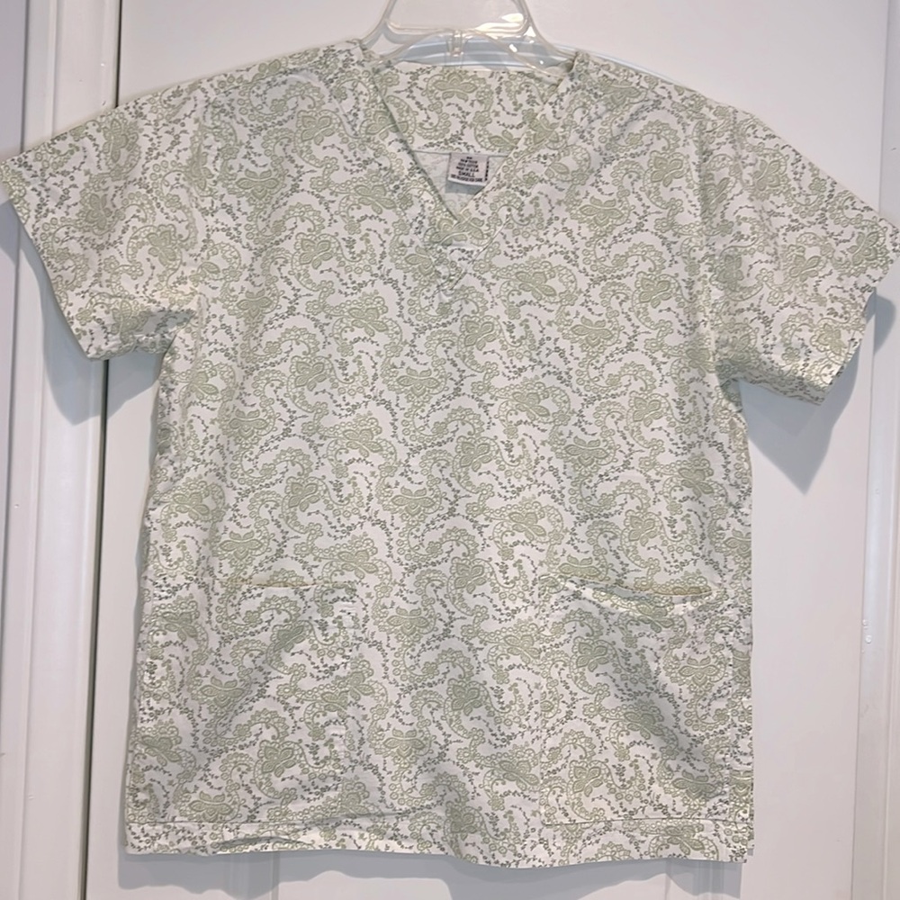 Cute Paisley Scrub Top in Size Small